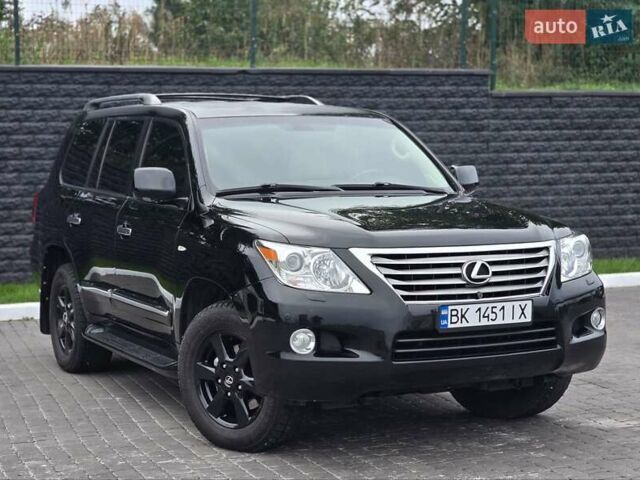 Черный Лексус ЛХ, объемом двигателя 5.66 л и пробегом 238 тыс. км за 25700 $, фото 1 на Automoto.ua