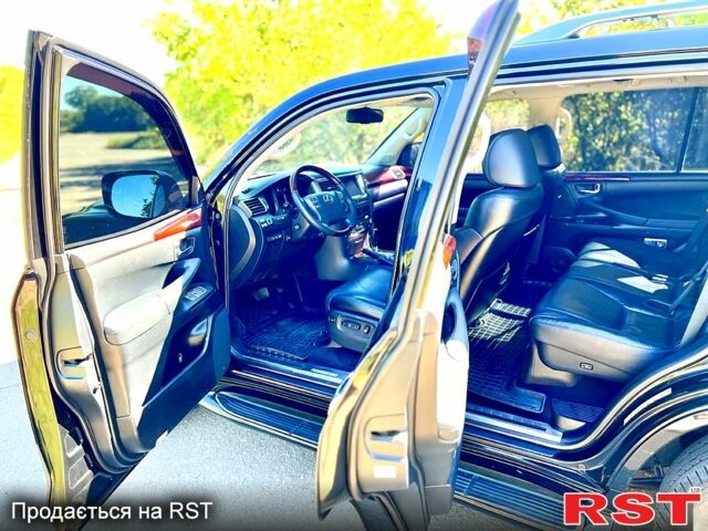 Черный Лексус ЛХ, объемом двигателя 5.7 л и пробегом 263 тыс. км за 24999 $, фото 3 на Automoto.ua