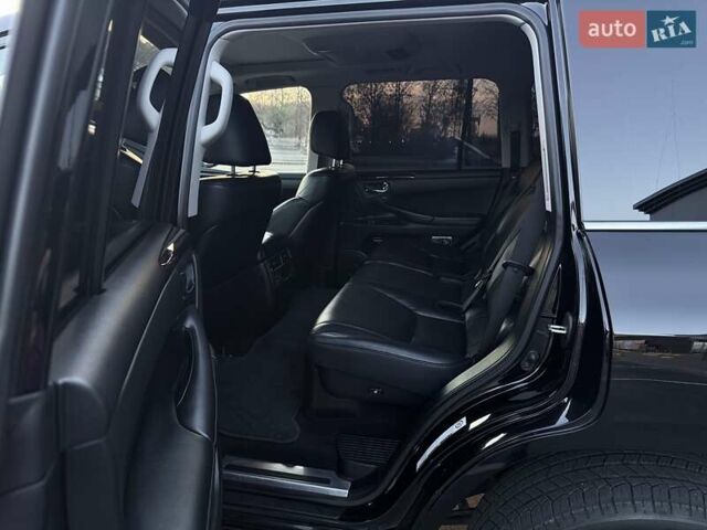 Черный Лексус ЛХ, объемом двигателя 5.66 л и пробегом 246 тыс. км за 31000 $, фото 3 на Automoto.ua