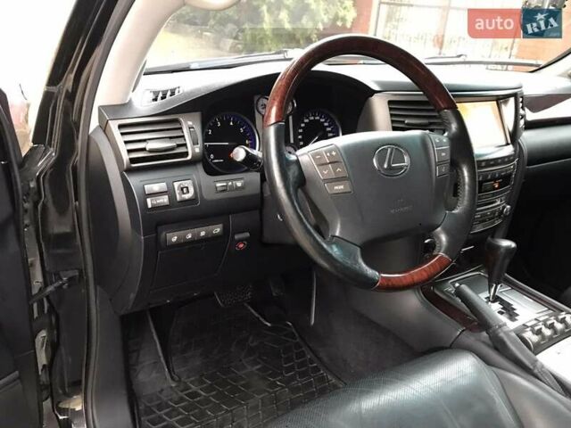 Черный Лексус ЛХ, объемом двигателя 5.7 л и пробегом 197 тыс. км за 39000 $, фото 10 на Automoto.ua