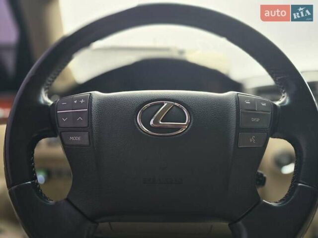 Черный Лексус ЛХ, объемом двигателя 5.66 л и пробегом 238 тыс. км за 25700 $, фото 26 на Automoto.ua