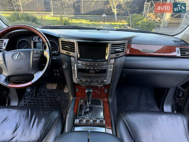 Черный Лексус ЛХ, объемом двигателя 5.66 л и пробегом 288 тыс. км за 29300 $, фото 20 на Automoto.ua