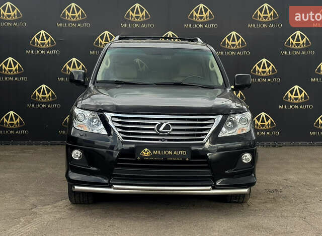 Чорний Лексус ЛХ, об'ємом двигуна 5.66 л та пробігом 106 тис. км за 37999 $, фото 1 на Automoto.ua