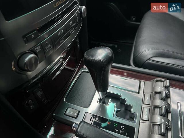 Чорний Лексус ЛХ, об'ємом двигуна 5.7 л та пробігом 244 тис. км за 24950 $, фото 60 на Automoto.ua
