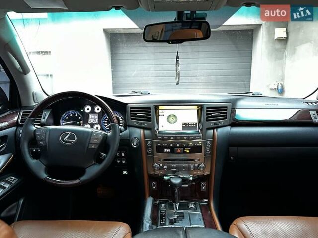 Черный Лексус ЛХ, объемом двигателя 5.66 л и пробегом 225 тыс. км за 30000 $, фото 31 на Automoto.ua