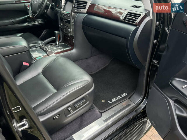 Чорний Лексус ЛХ, об'ємом двигуна 5.7 л та пробігом 244 тис. км за 24950 $, фото 81 на Automoto.ua