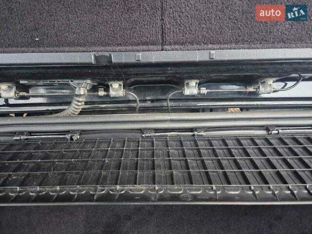 Черный Лексус ЛХ, объемом двигателя 5.66 л и пробегом 220 тыс. км за 29500 $, фото 19 на Automoto.ua