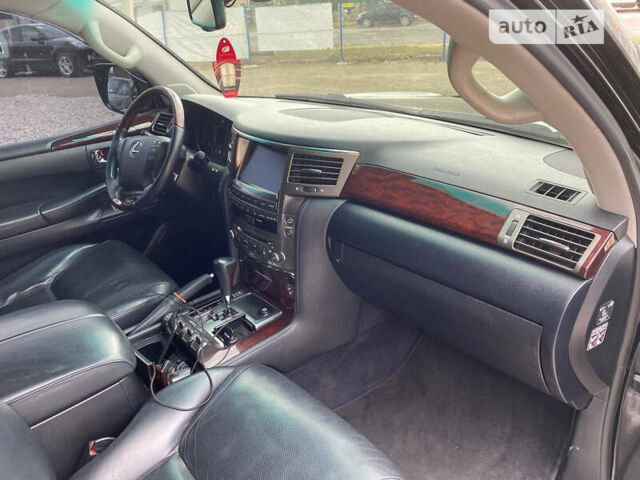 Черный Лексус ЛХ, объемом двигателя 5.66 л и пробегом 180 тыс. км за 31500 $, фото 17 на Automoto.ua