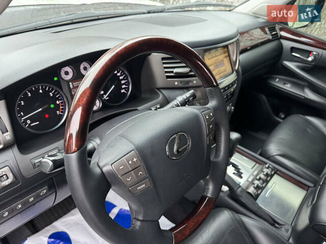 Черный Лексус ЛХ, объемом двигателя 5.7 л и пробегом 180 тыс. км за 30500 $, фото 41 на Automoto.ua