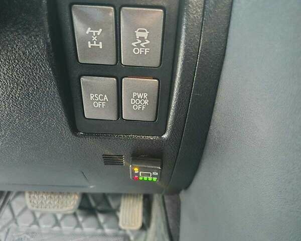 Черный Лексус ЛХ, объемом двигателя 5.66 л и пробегом 220 тыс. км за 29500 $, фото 36 на Automoto.ua