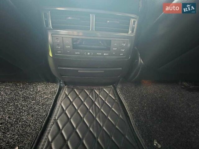 Черный Лексус ЛХ, объемом двигателя 5.66 л и пробегом 220 тыс. км за 29500 $, фото 16 на Automoto.ua
