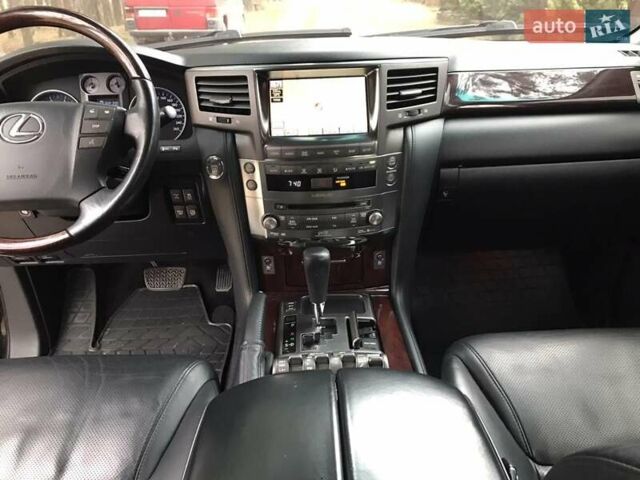 Черный Лексус ЛХ, объемом двигателя 5.7 л и пробегом 197 тыс. км за 39000 $, фото 18 на Automoto.ua
