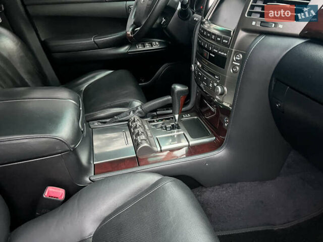Чорний Лексус ЛХ, об'ємом двигуна 5.7 л та пробігом 244 тис. км за 24950 $, фото 90 на Automoto.ua