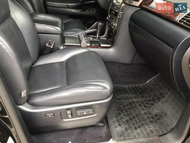 Черный Лексус ЛХ, объемом двигателя 5.7 л и пробегом 197 тыс. км за 39000 $, фото 17 на Automoto.ua