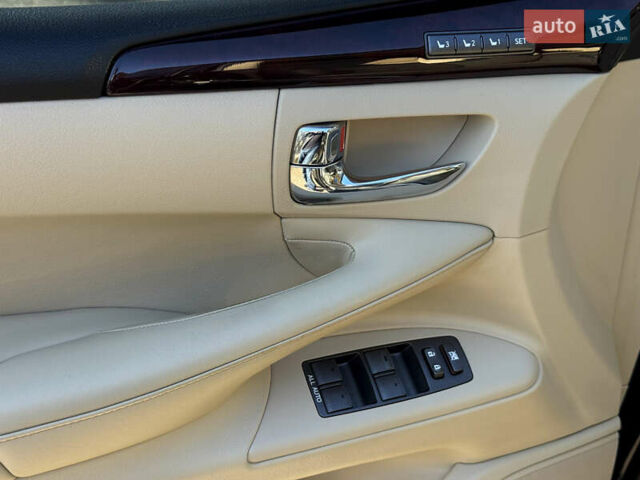 Чорний Лексус ЛХ, об'ємом двигуна 5.66 л та пробігом 106 тис. км за 37999 $, фото 17 на Automoto.ua