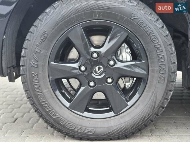 Черный Лексус ЛХ, объемом двигателя 5.66 л и пробегом 238 тыс. км за 25700 $, фото 28 на Automoto.ua