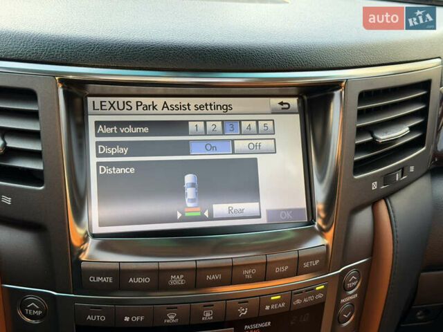 Черный Лексус ЛХ, объемом двигателя 5.7 л и пробегом 443 тыс. км за 26800 $, фото 68 на Automoto.ua