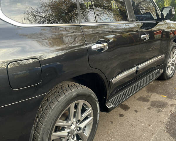 Чорний Лексус ЛХ, об'ємом двигуна 5.66 л та пробігом 214 тис. км за 38500 $, фото 2 на Automoto.ua