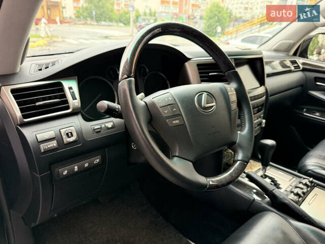 Черный Лексус ЛХ, объемом двигателя 5.7 л и пробегом 88 тыс. км за 47000 $, фото 46 на Automoto.ua