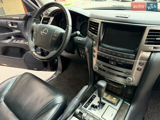 Черный Лексус ЛХ, объемом двигателя 5.7 л и пробегом 88 тыс. км за 47000 $, фото 29 на Automoto.ua