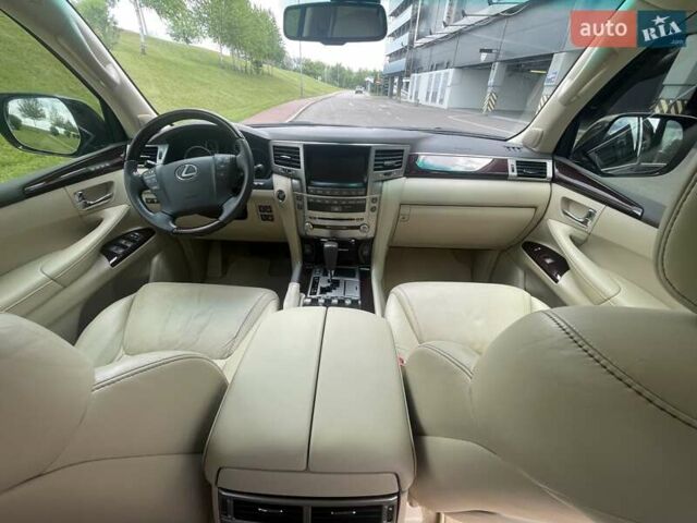 Черный Лексус ЛХ, объемом двигателя 5.7 л и пробегом 220 тыс. км за 35800 $, фото 88 на Automoto.ua