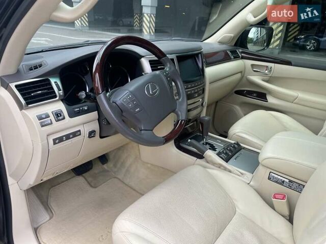 Черный Лексус ЛХ, объемом двигателя 5.7 л и пробегом 220 тыс. км за 35800 $, фото 58 на Automoto.ua
