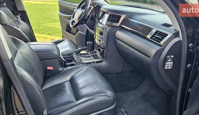 Черный Лексус ЛХ, объемом двигателя 5.66 л и пробегом 180 тыс. км за 43000 $, фото 29 на Automoto.ua