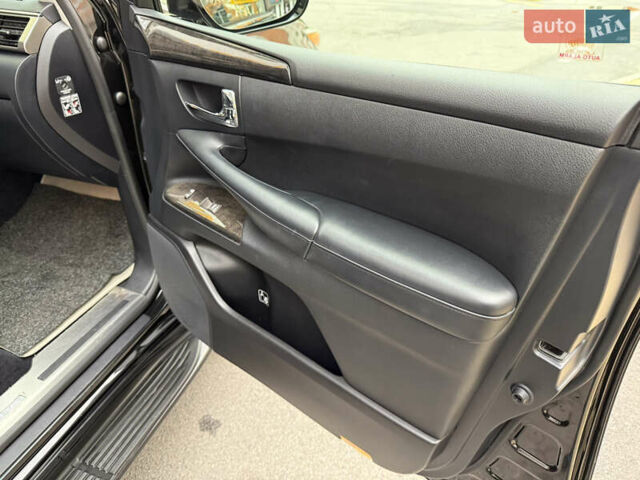 Черный Лексус ЛХ, объемом двигателя 5.7 л и пробегом 88 тыс. км за 47000 $, фото 25 на Automoto.ua