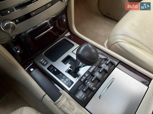 Черный Лексус ЛХ, объемом двигателя 5.66 л и пробегом 285 тыс. км за 32990 $, фото 20 на Automoto.ua