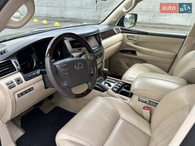 Черный Лексус ЛХ, объемом двигателя 5.66 л и пробегом 152 тыс. км за 37800 $, фото 15 на Automoto.ua
