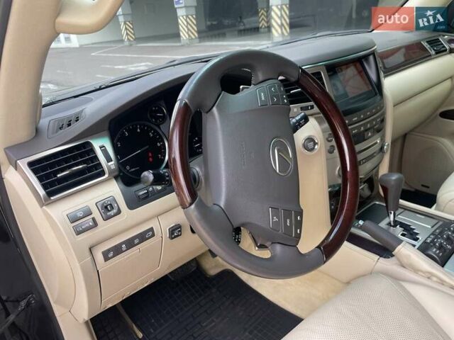 Черный Лексус ЛХ, объемом двигателя 5.7 л и пробегом 220 тыс. км за 35800 $, фото 124 на Automoto.ua