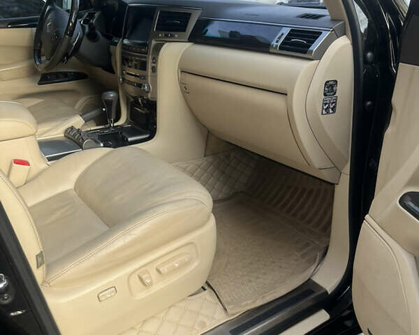 Чорний Лексус ЛХ, об'ємом двигуна 5.66 л та пробігом 214 тис. км за 38500 $, фото 9 на Automoto.ua