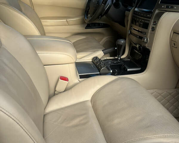 Чорний Лексус ЛХ, об'ємом двигуна 5.66 л та пробігом 214 тис. км за 38500 $, фото 7 на Automoto.ua