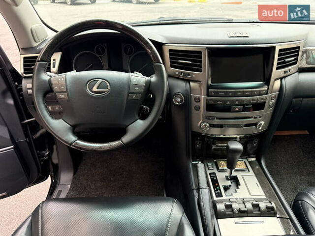 Черный Лексус ЛХ, объемом двигателя 5.7 л и пробегом 88 тыс. км за 47000 $, фото 31 на Automoto.ua