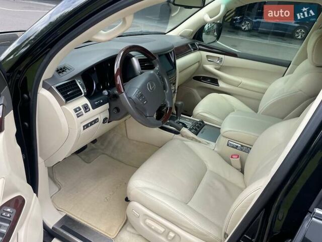 Черный Лексус ЛХ, объемом двигателя 5.7 л и пробегом 220 тыс. км за 35800 $, фото 53 на Automoto.ua