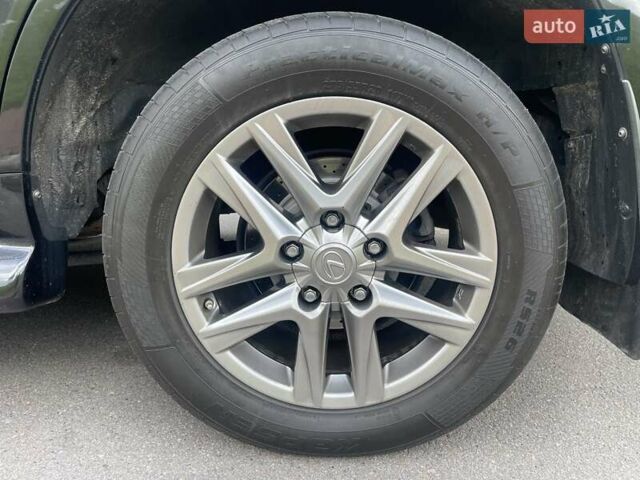 Черный Лексус ЛХ, объемом двигателя 5.7 л и пробегом 220 тыс. км за 35800 $, фото 32 на Automoto.ua