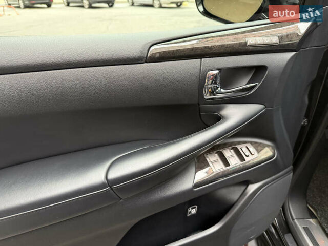 Черный Лексус ЛХ, объемом двигателя 5.7 л и пробегом 88 тыс. км за 47000 $, фото 39 на Automoto.ua