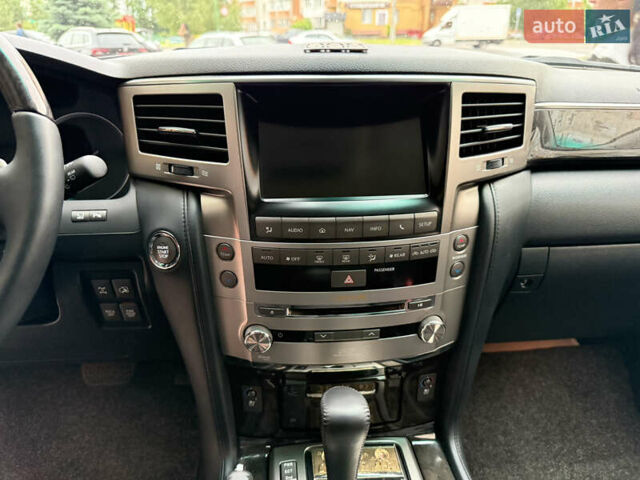 Черный Лексус ЛХ, объемом двигателя 5.7 л и пробегом 88 тыс. км за 47000 $, фото 30 на Automoto.ua