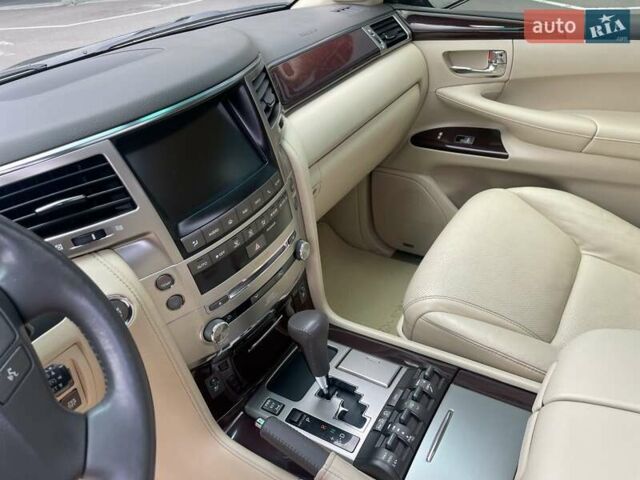 Черный Лексус ЛХ, объемом двигателя 5.7 л и пробегом 220 тыс. км за 35800 $, фото 61 на Automoto.ua