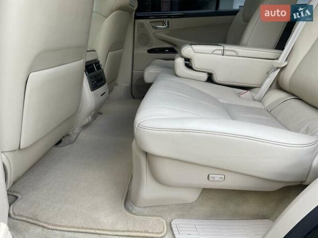 Черный Лексус ЛХ, объемом двигателя 5.7 л и пробегом 220 тыс. км за 35800 $, фото 102 на Automoto.ua