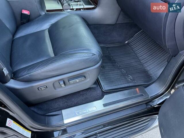 Черный Лексус ЛХ, объемом двигателя 5.7 л и пробегом 185 тыс. км за 36500 $, фото 30 на Automoto.ua