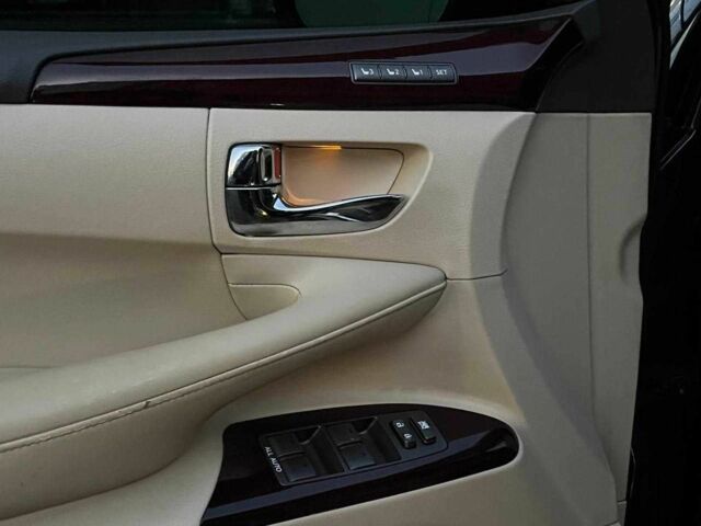 Черный Лексус ЛХ, объемом двигателя 5.7 л и пробегом 192 тыс. км за 33990 $, фото 11 на Automoto.ua