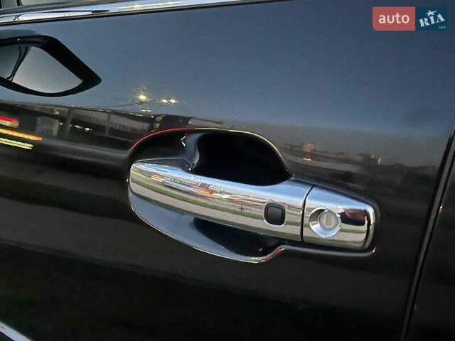 Черный Лексус ЛХ, объемом двигателя 5.7 л и пробегом 192 тыс. км за 33990 $, фото 9 на Automoto.ua