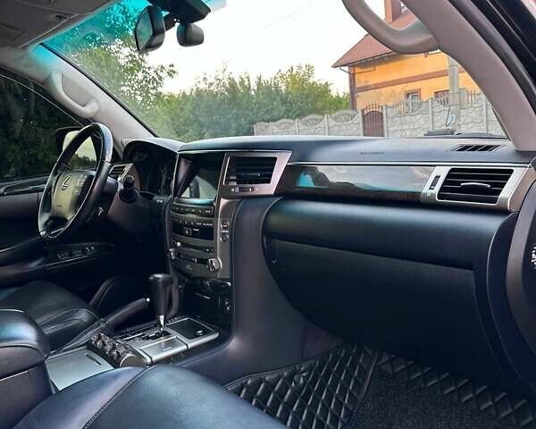 Черный Лексус ЛХ, объемом двигателя 5.7 л и пробегом 181 тыс. км за 45000 $, фото 13 на Automoto.ua