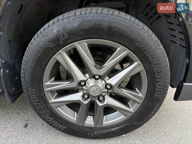 Чорний Лексус ЛХ, об'ємом двигуна 5.66 л та пробігом 184 тис. км за 42000 $, фото 5 на Automoto.ua