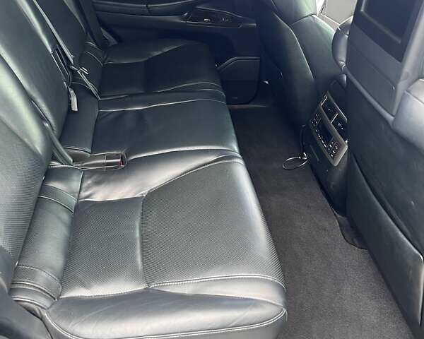 Черный Лексус ЛХ, объемом двигателя 5.66 л и пробегом 245 тыс. км за 43500 $, фото 9 на Automoto.ua