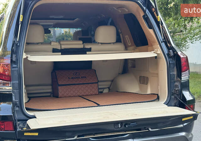 Черный Лексус ЛХ, объемом двигателя 5.66 л и пробегом 221 тыс. км за 39900 $, фото 9 на Automoto.ua
