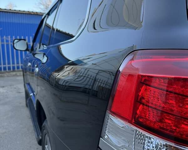 Черный Лексус ЛХ, объемом двигателя 5.7 л и пробегом 185 тыс. км за 36500 $, фото 15 на Automoto.ua