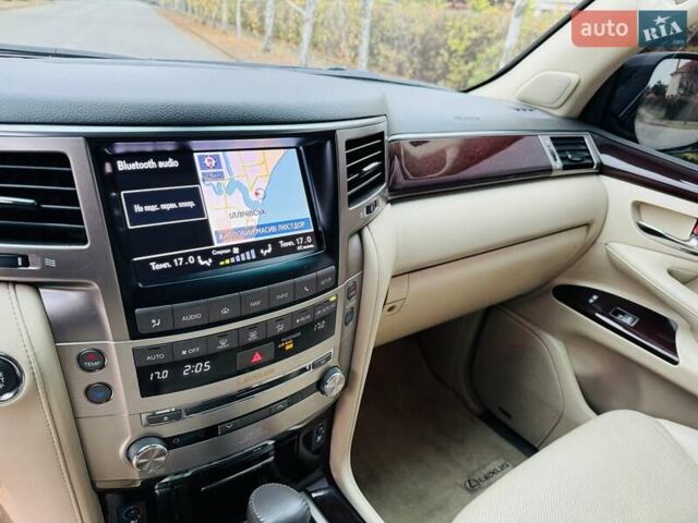 Черный Лексус ЛХ, объемом двигателя 5.66 л и пробегом 176 тыс. км за 35500 $, фото 12 на Automoto.ua