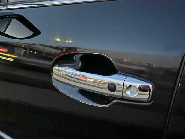 Черный Лексус ЛХ, объемом двигателя 5.7 л и пробегом 192 тыс. км за 33990 $, фото 9 на Automoto.ua